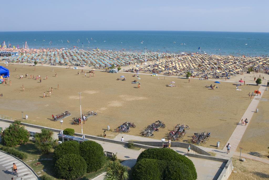 Appartamenti Sole Bibione Exteriör bild